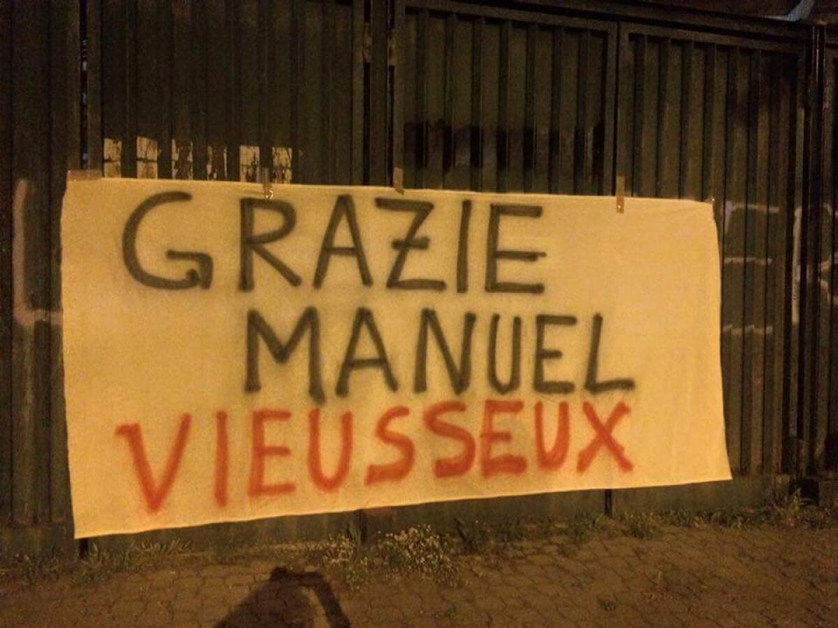 I tifosi della Fiorentina dalla parte di Pasqual. Al Franchi striscioni per il capitano - 