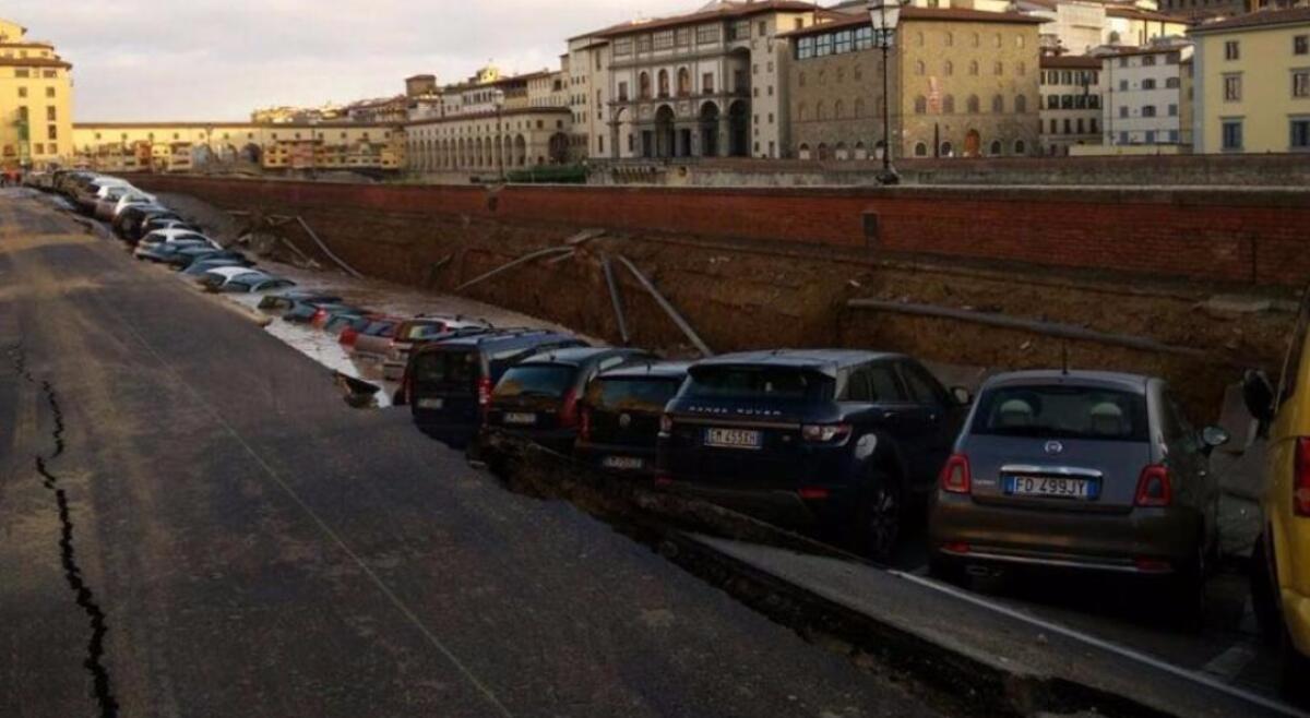 Doppio guasto a rete idrica, incredibile disastro a Firenze a due passi da Ponte Vecchio - 