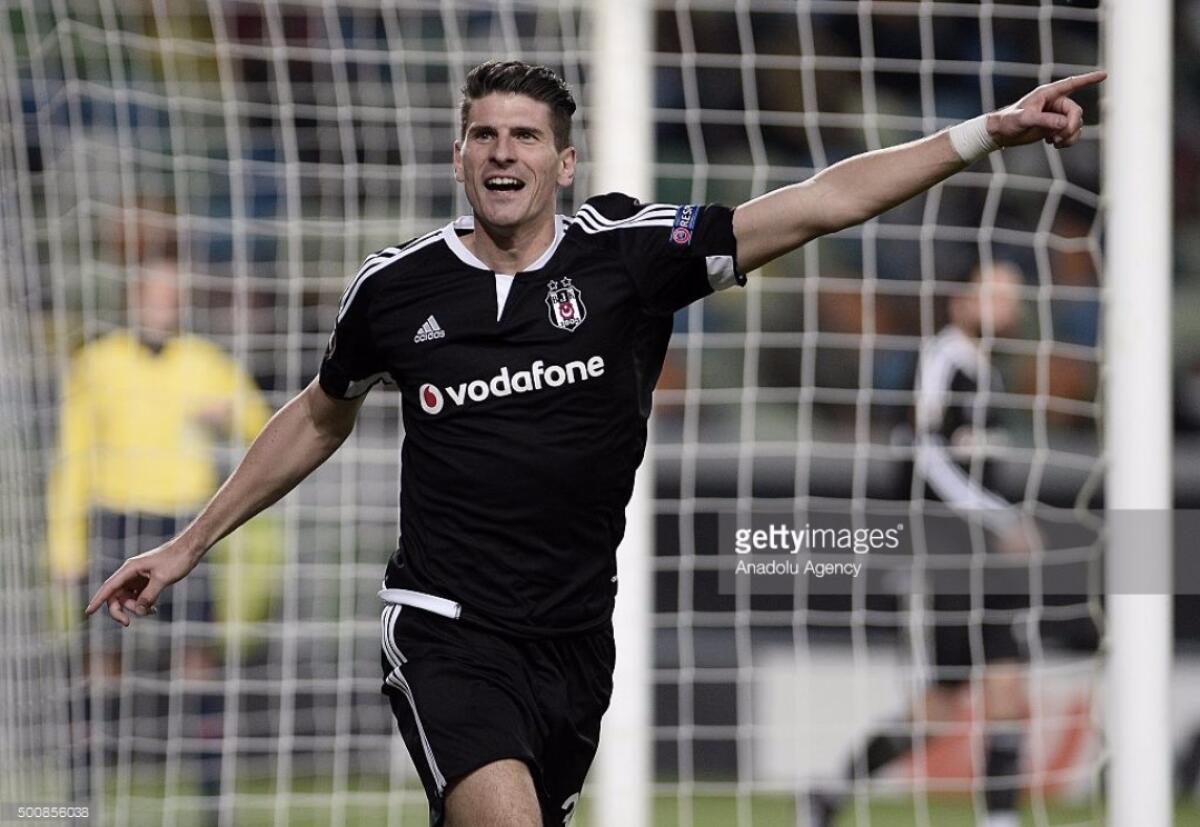 A Mario Gomez non bastano 29 gol, Il Besiktas non vuole riscattarlo. Le due possibili soluzioni - 