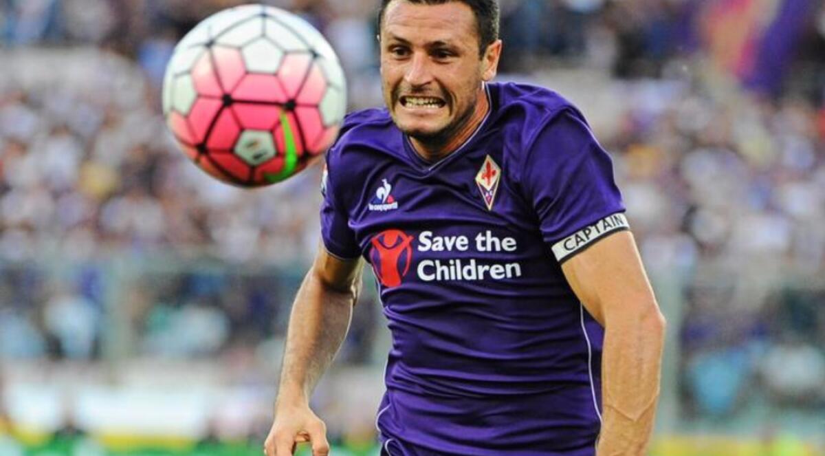 L'ultima partita in casa con la maglia viola per Pasqual. Ma lui non ci sta... - 