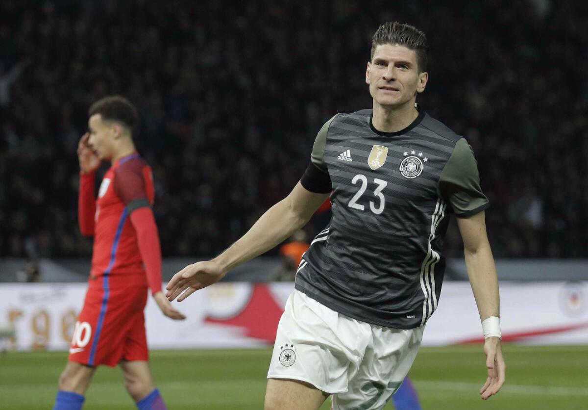 Il Psg vuole Mario Gomez, dal suo europeo potrebbe arrivare una svolta per il mercato viola - 