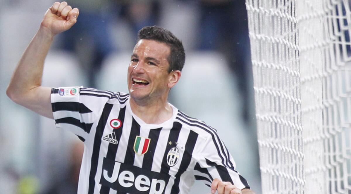 Fiorentina su Padoin, il giocatore sta parlando con il Cagliari ma all'improvviso... - 