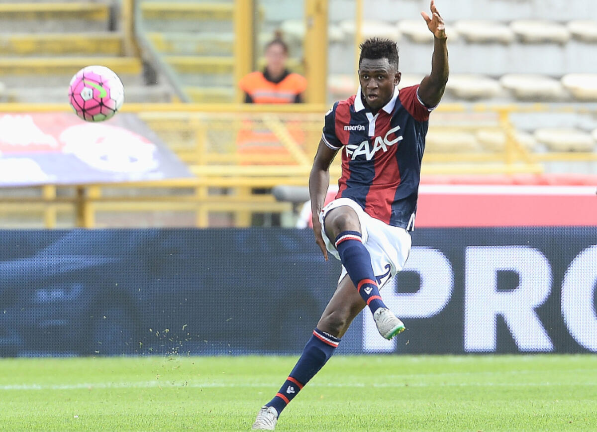 Diawara-Bologna: è rottura. Il giocatore non si presenta in ritiro. La Fiorentina... - BOLOGNA, ITALY - SEPTEMBER 27: Amadou Diawara # 21 of Bologna FC in action during the Serie A match between Bologna FC and Udinese Calcio at Stadio Renato Dall'Ara on September 27, 2015 in Bologna, Italy.  (Photo by Mario Carlini / Iguana Press/Getty