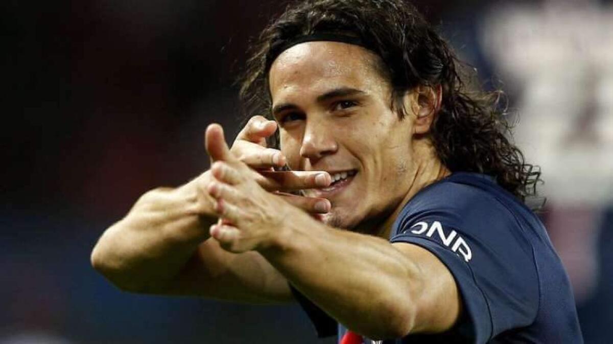 Gira la voce di Cavani in città e a Napoli è caos. Ma è una bufala, il centravanti si allena a Parigi - 