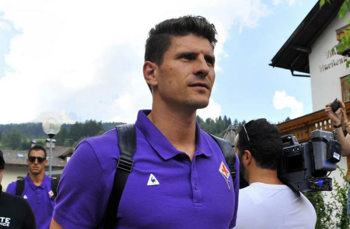 Mario Gomez verso il Napoli, accordo verbale con la Fiorentina per 5 milioni, il calciatore... - 