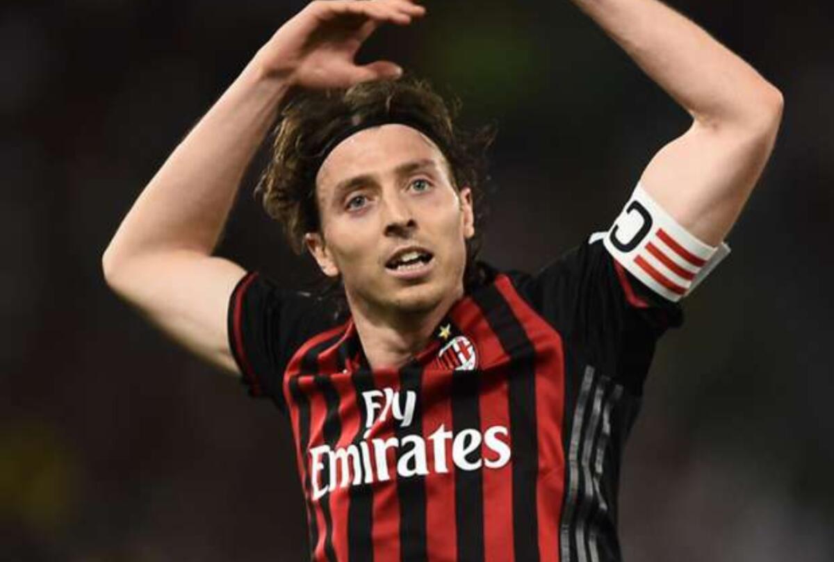 Montella a muso duro contro la squadra, Montolivo gli dà ragione e il tecnico esplode contro il capitano - 