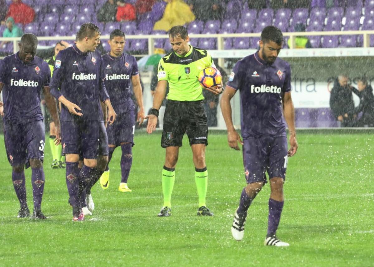 La cronaca dagli spalti della sospensione. I giocatori viola non volevano giocare, il Crotone si. Il motivo, chiarissimo... - 