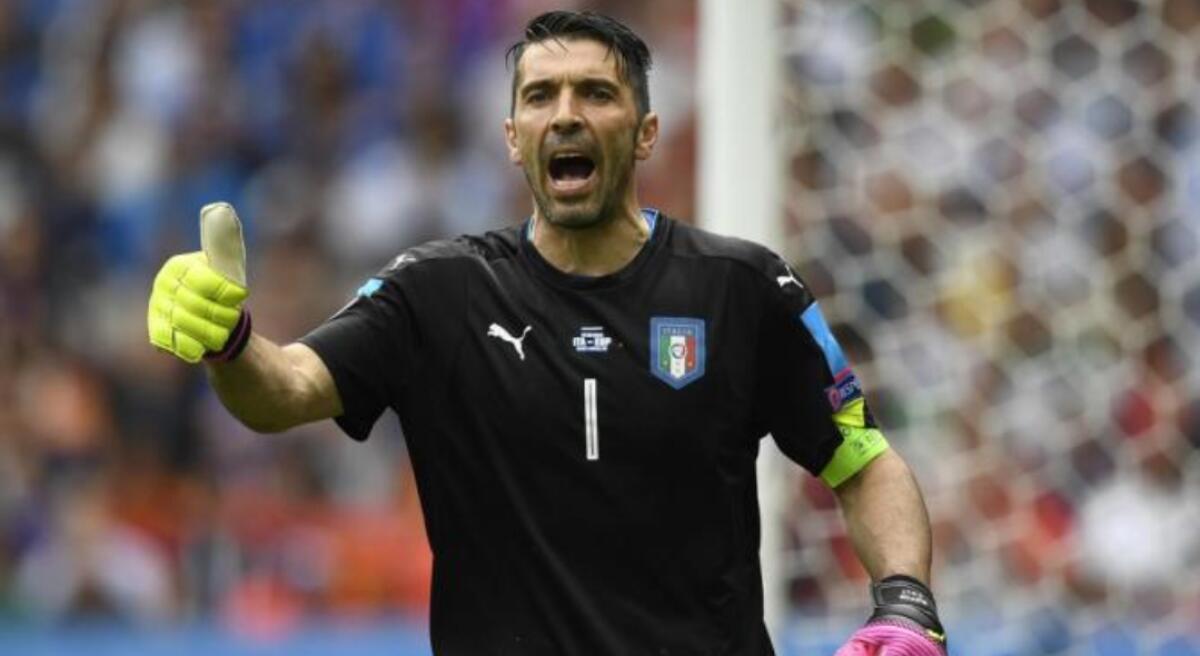 De Rossi: "Papera di Buffon? Queste cose con la Juventus non accadono mai..." - 