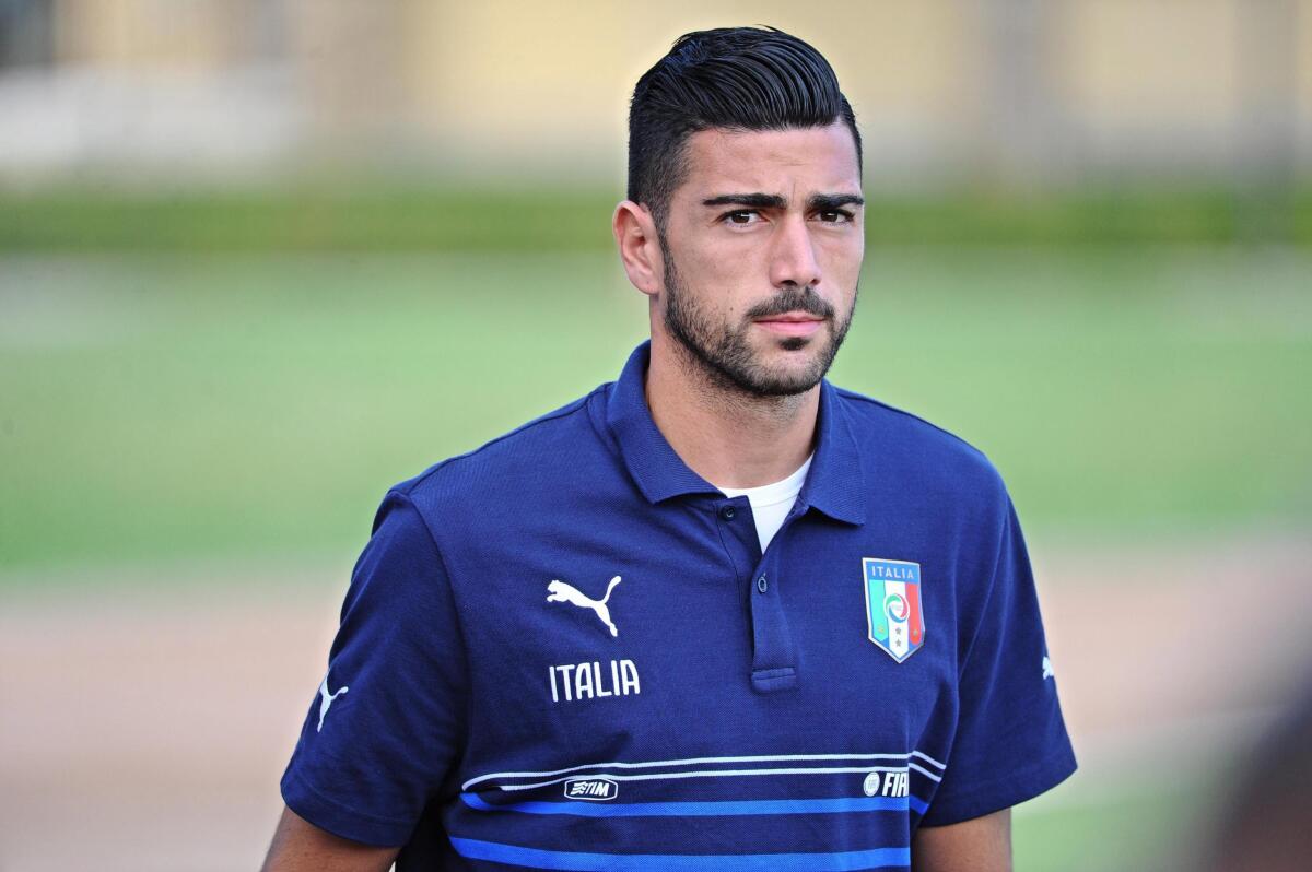 Le scuse non bastano e Ventura manda a casa Pellè che spreca un'altra occasione - epa04908046 Italy's Graziano Pelle during the team's training session at Coverciano Sport Center, near Florence, Italy, 01 September 2015.  EPA/MAURIZIO DEGL'INNOCENTI