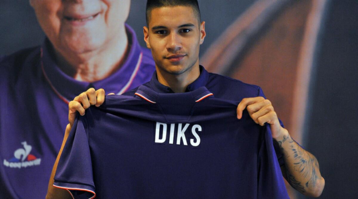 Diks: "Non gioco perché ho davanti Tello e Bernardeschi. Dani Alves mi ha fatto un doppio regalo per la mia avventura alla Fiorentina" - 