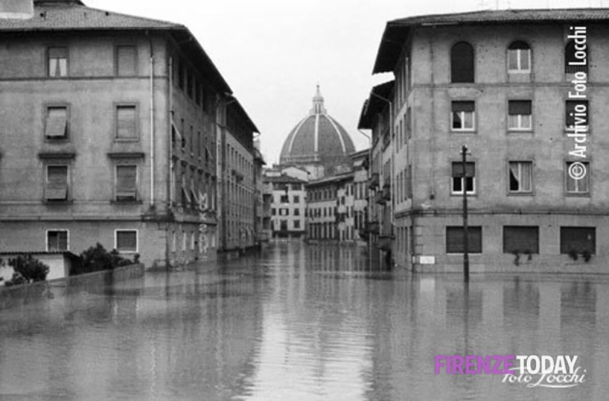 50 anni fa la terribile alluvione, così De Sisti e tutti i giocatori viola si trasformarono in angeli del fango - 