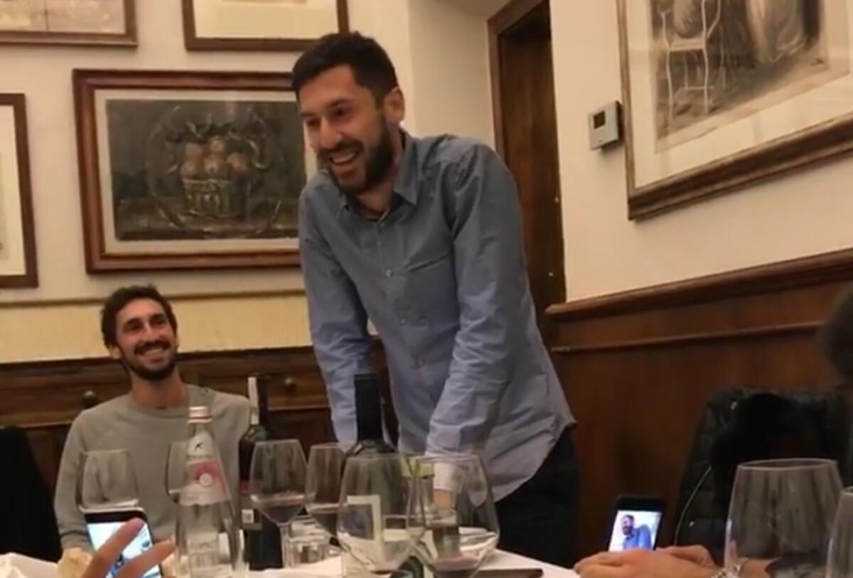 La Fiorentina si ritrova tutta a cena, Sanchez fa lo show, la penitenza degli ultimi acquisti... - 