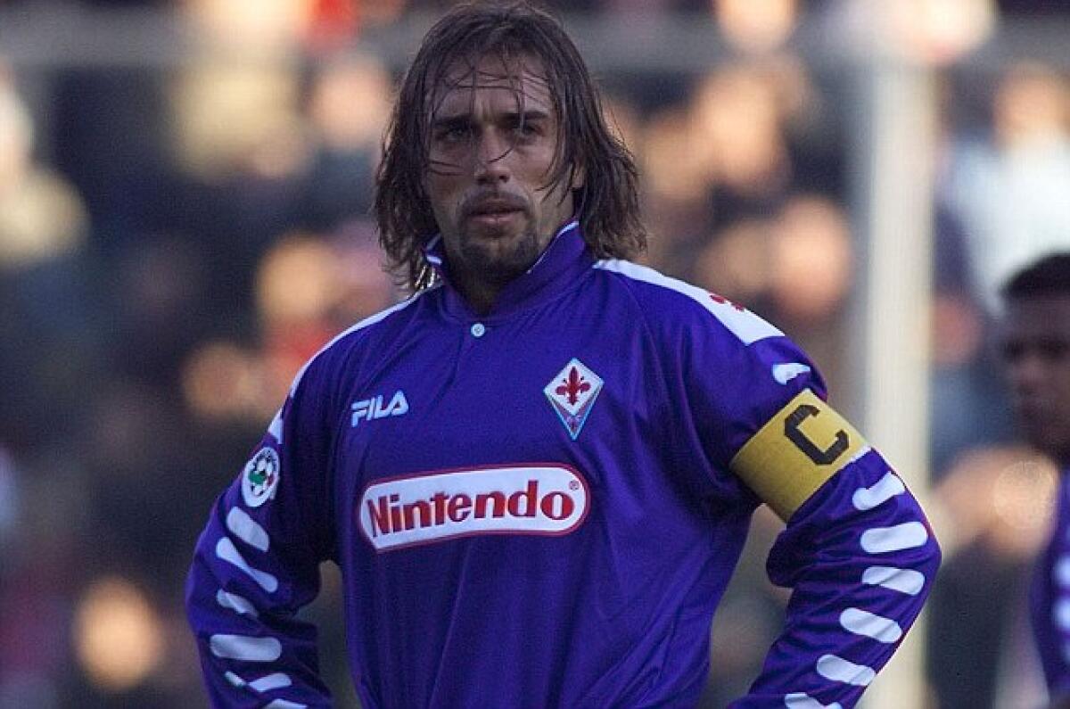 Batistuta: "Ronaldo è straordinario ma scelgo sempre Messi. E fra gli allenatori..." - fiorentina v sampdoria.
FORENTINA STRIKER BATISTUTA