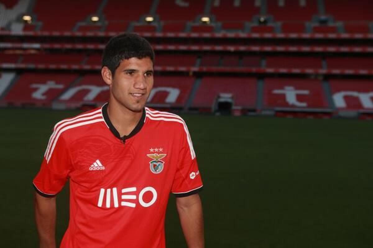 Ag. L. Lopez: "Sousa lo voleva a Firenze". Ma ora rinnova con il Benfica - 