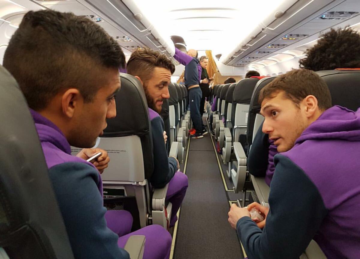 La squadra a Roma già in serata. Saranno circa 250 i tifosi viola all’Olimpico - 