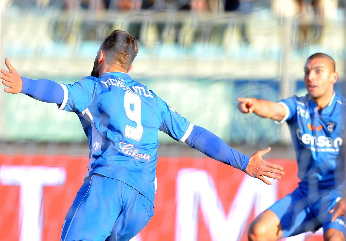 L'Empoli supera il Cagliari (2-0) e si porta a +5 dalla zona retrocessione - 