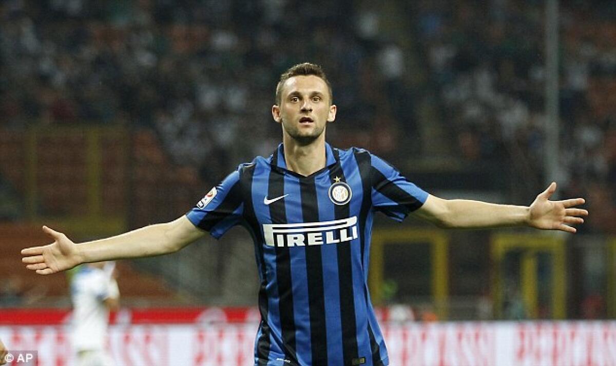 Brozovic spunta dalla nebbia e punisce un Genoa sprecone. A San Siro è 2-0 - 