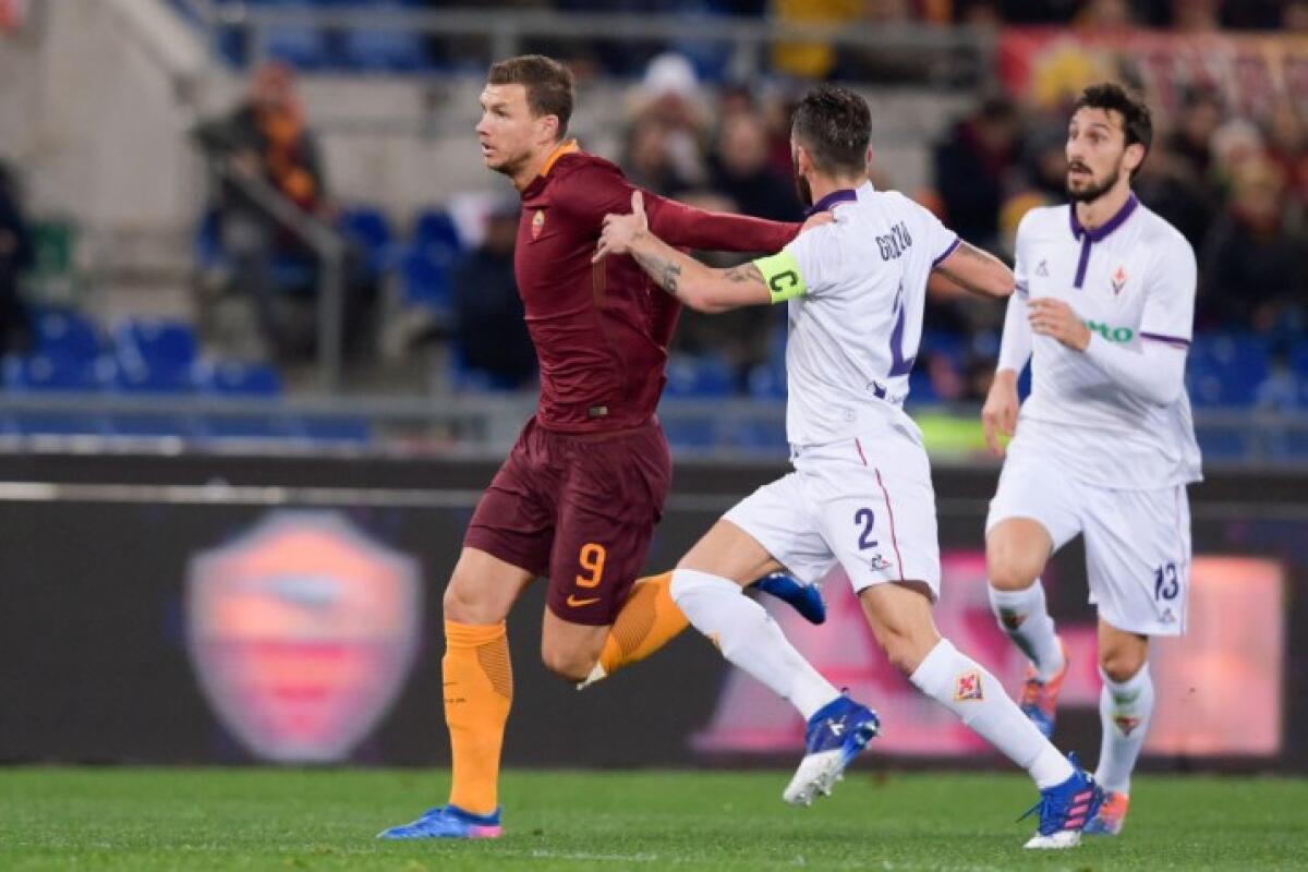 Notte fonda all'Olimpico: i viola si sfaldano nella ripresa e la Roma dilaga (4-0) - 