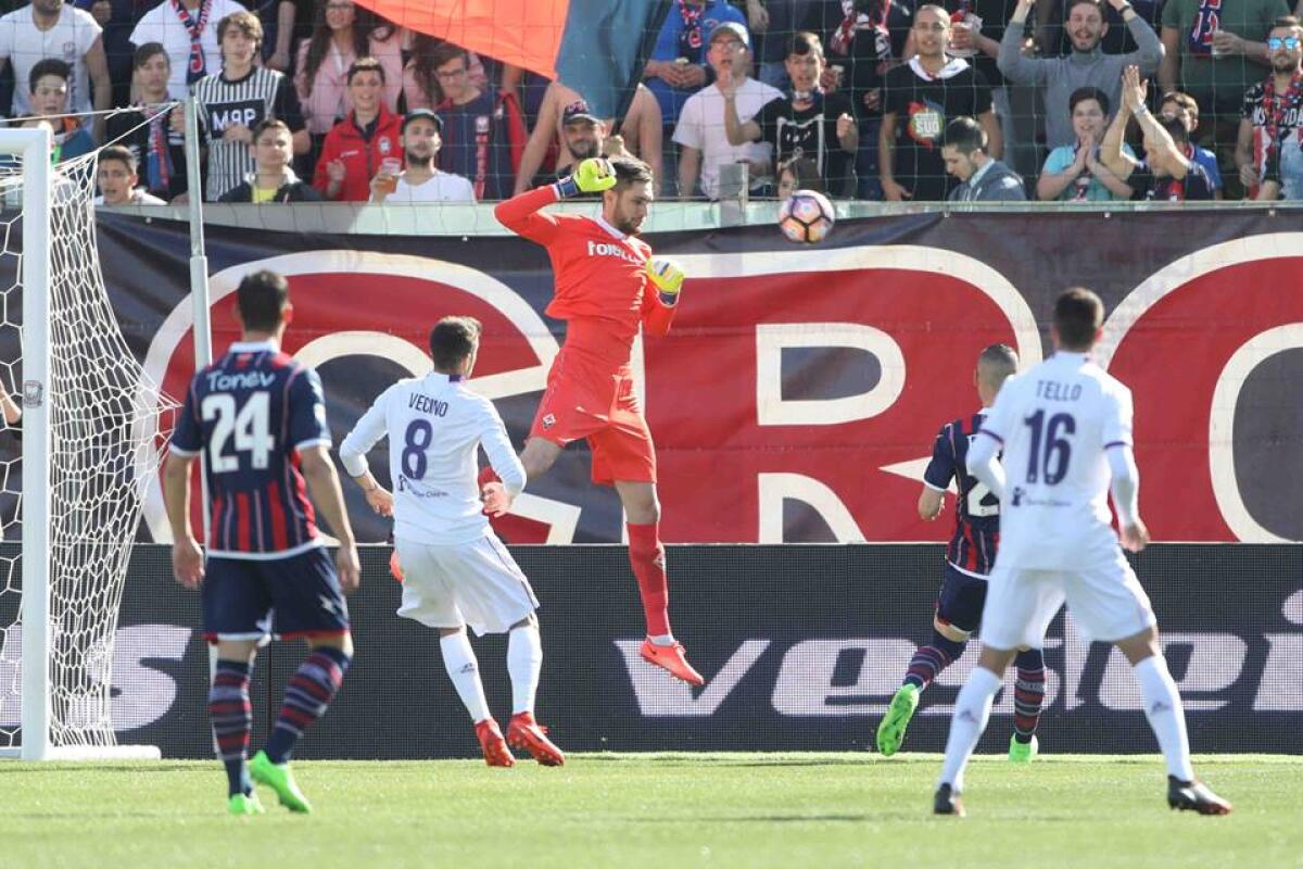 3 punti al 90esimo, Kalinic-gol: 1-0 al Crotone, resiste il sogno Europa - 