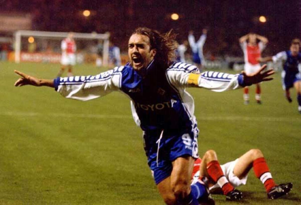 Quel gol di 17 anni fa e la riflessione che lo accompagna. Storie di calcio che Firenze può solo sognare... - 