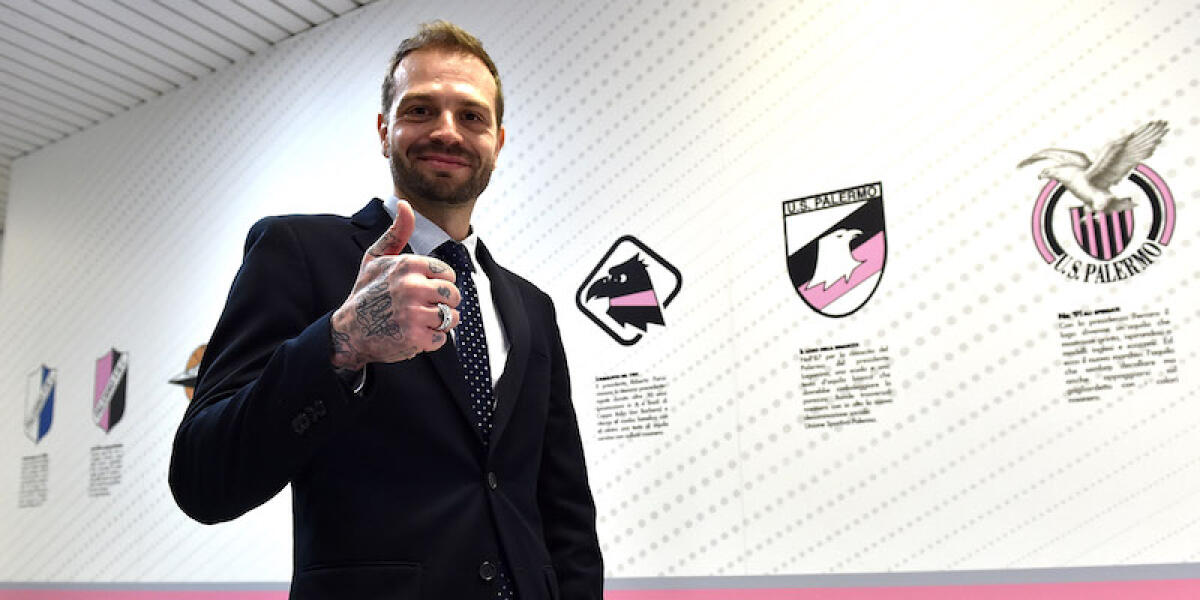 Baccaglini: "Nestorovski già viola? Crediamo in lui". Ma in B... - PALERMO, ITALY - MARCH 07:  Paul Baccaglini new President of US Citta' di Palermo poses after a press conference at Renzo Barbera Stadium on March 7, 2017 in Palermo, Italy.  (Photo by Tullio M. Puglia/Getty Images)