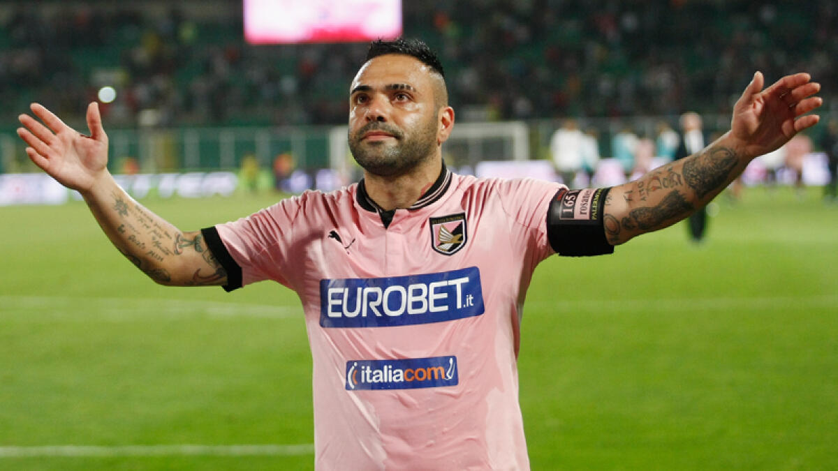 Miccoli: "Grande lavoro su Chiesa. Pioli buon allenatore" - PALERMO, ITALY - MAY 19:  Fabrizio Miccoli of Palermo salutes his fans after the Serie A match between US Citta di Palermo and Parma FC at Stadio Renzo Barbera on May 19, 2013 in Palermo, Italy.  (Photo by Maurizio Lagana/Getty Images)