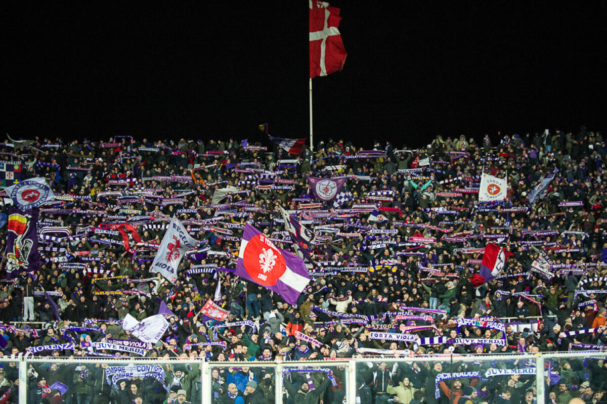 La contestazione nella contestazione: gli striscioni contro Della Valle spaccano in due la tifoseria... - Firenze, stadio Artemio Franchi, 15.01.2017, Fiorentina-Juventus, Foto Fiorenzo Sernacchioli.