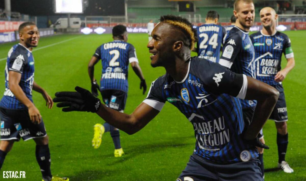 In Francia sostengono che la Fiorentina voglia il capocannoniere della serie B francese Adama Niane - 