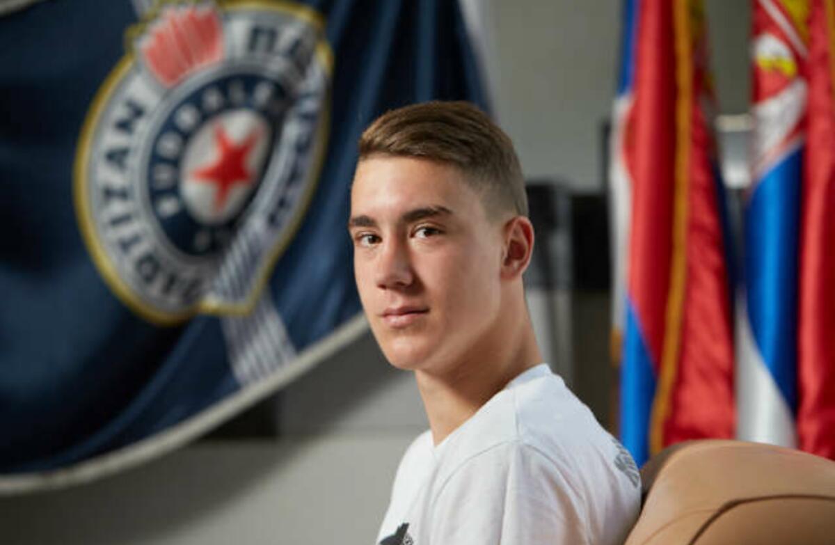 La Fiorentina ha chiuso finalmente il colpo Vlahovic, resterà un anno in prestito al Partizan - 