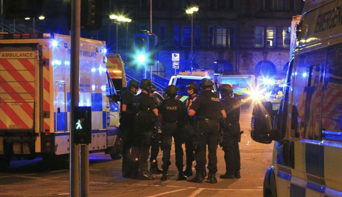 Terrore in Inghilterra, Kamikaze si fa esplodere al concerto di Ariana Grande a Manchester. Almeno 20 morti - 