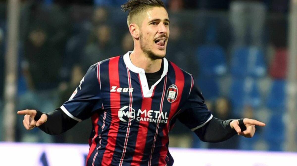 La Nazione, Corvino per l'attacco mette gli occhi su Diego Falcinelli del Crotone. Costo 8 milioni - 