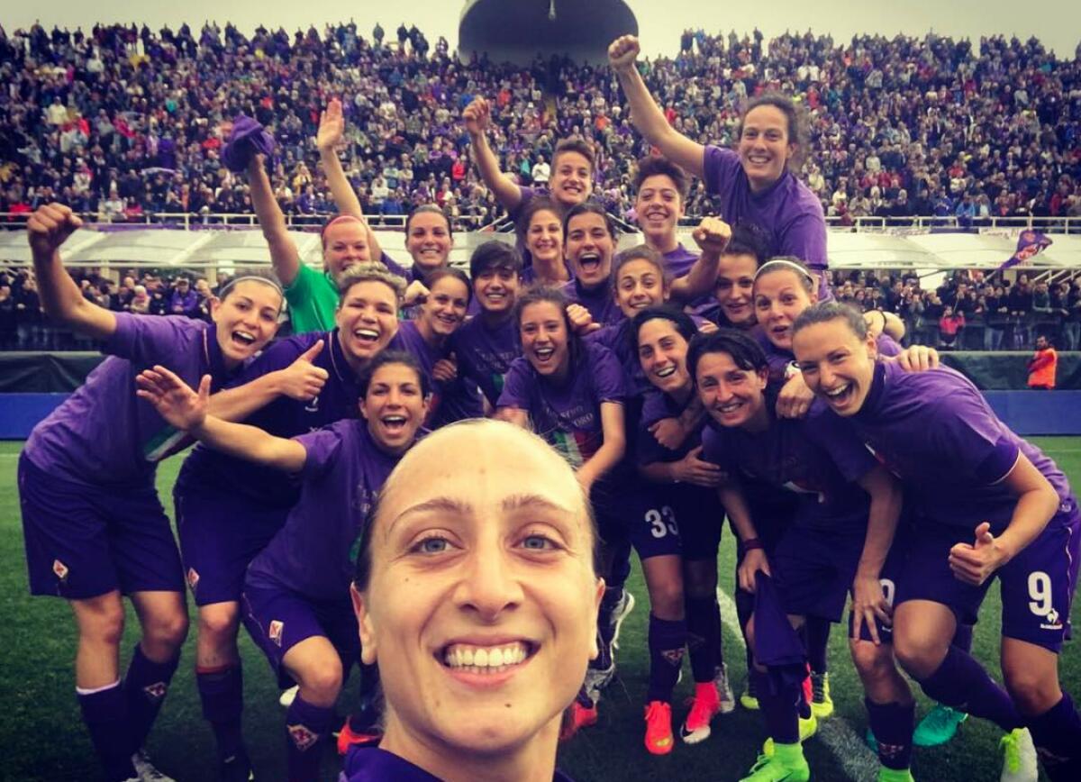 LA GIOIA È DONNA, 10 MILA TIFOSI VIOLA DIMOSTRANO AMORE ALLA STRAORDINARIA FIORENTINA WOMEN'S - 