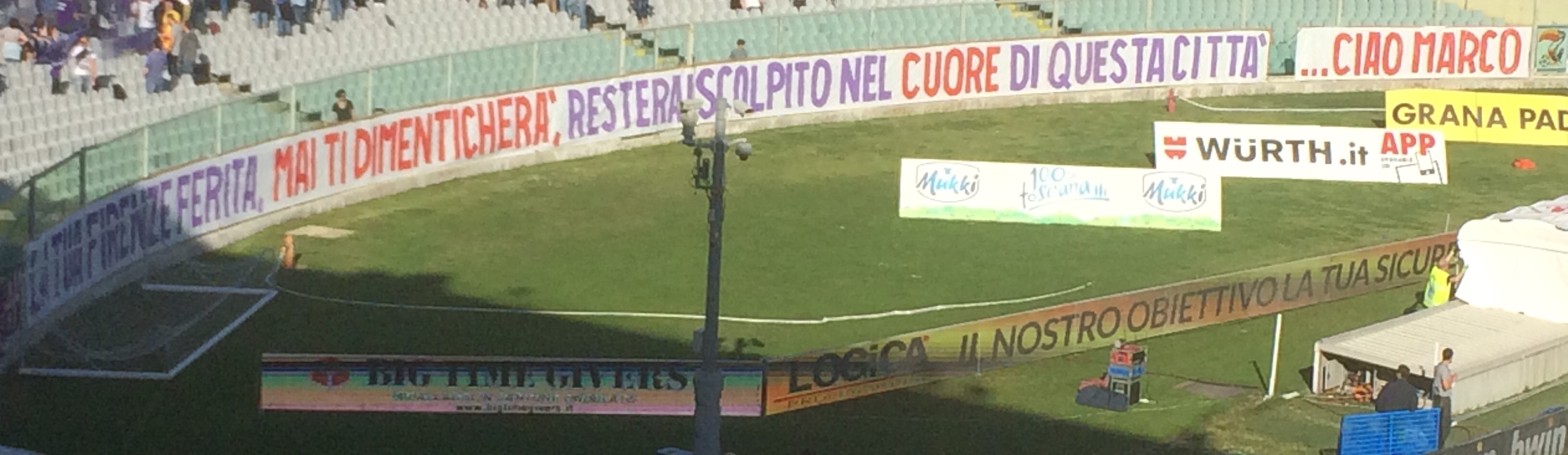 Striscione dedicato a Marco Ficini