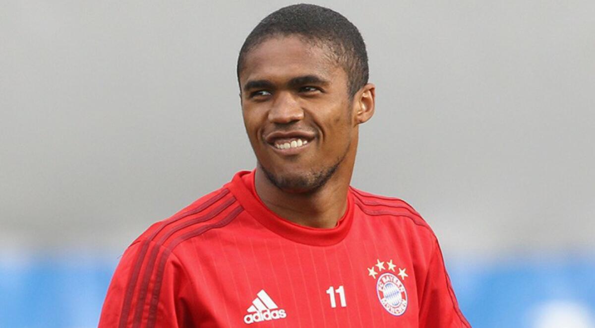 Douglas Costa ha trovato l'accordo con la Juventus, Bernardeschi sempre piu lontano dai bianconeri - 