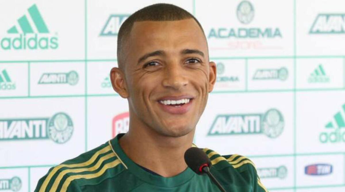 ORA È UFFICIALE, VITOR HUGO È UN CALCIATORE DELLA FIORENTINA. DOMANI LE VISITE MEDICHE - 