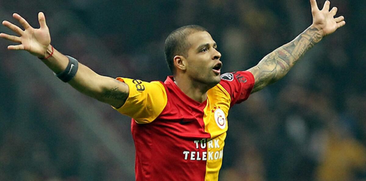 Felipe Melo: "Mando un bacione ai tifosi della Fiorentina, i tifosi viola mi sono rimasti nel cuore" - 