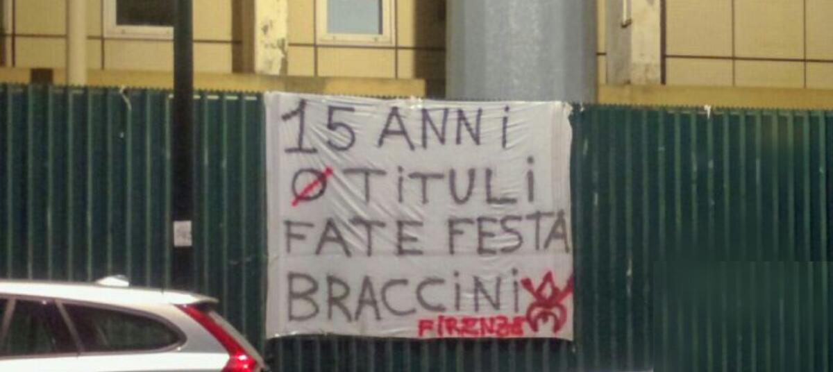 "15 anni 0 titoli, braccini fate festa. Firmato Firenze". Altro striscione contro i Della Valle appeso al Franchi - 