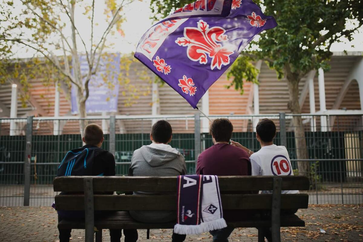 Un tifoso viola scrive ai tifosi viola: "Lasciando da sola la Fiorentina lasciamo soli noi stessi. Noi siamo i viola, non i Della Valle" - Immagini di Laura Frasson (Neroquette -Reportage Photography-) Copyright Le Coq Sportif