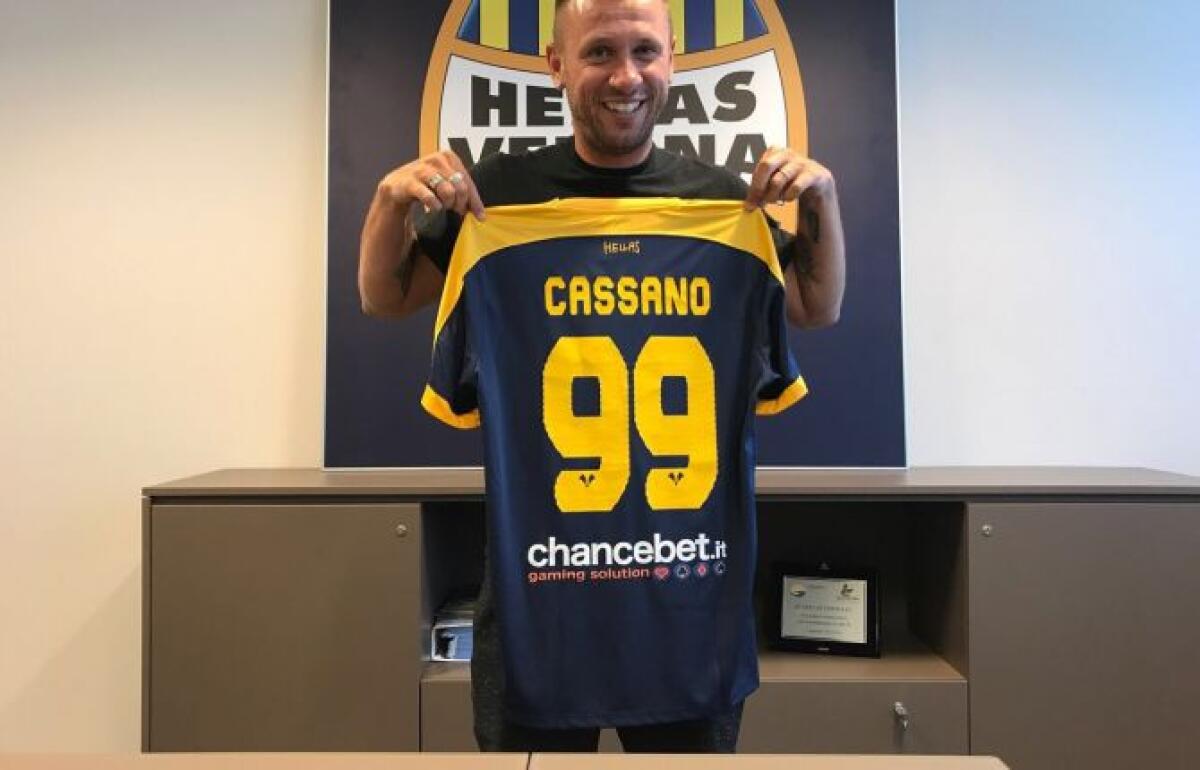 Cassano spiazza tutti: una settimana dopo la firma con il Verona ci ripensa ed annuncia il ritiro - 