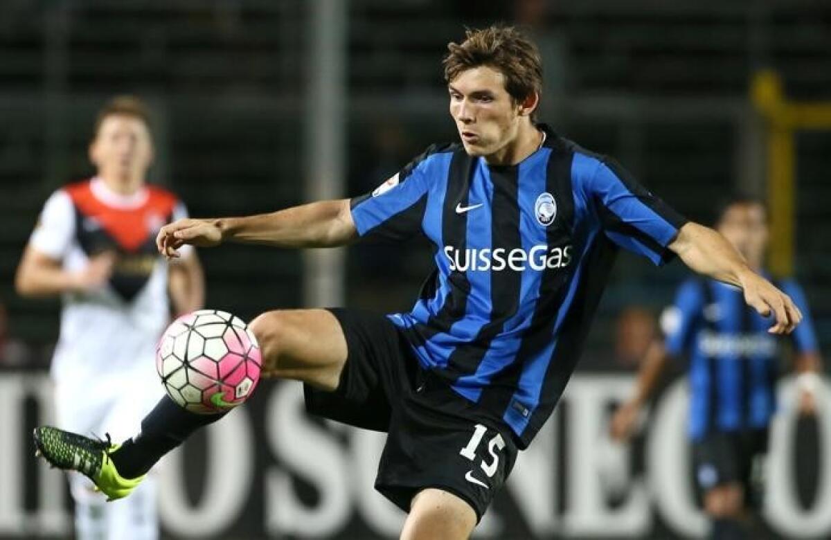 La Fiorentina prova a soffiare De Roon all'Atalanta - 
