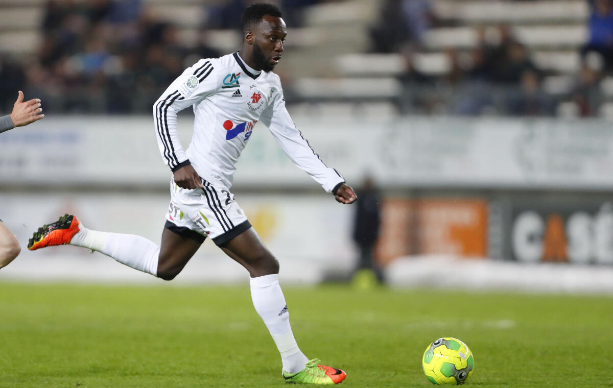 Gazzetta, Corvino vuole rafforzare la mediana e prepara il colpo Ndombelè - Alexandre Bonnet (Le Havre) vs Tanguy Ndombele (Amiens)