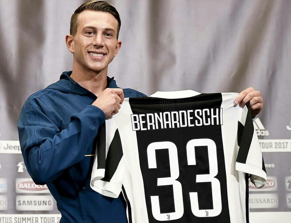 Bernardeschi: "Insulti dei tifosi viola? C'è una parte di mondo malsana". Poi ringrazia tutti tranne i tifosi della Fiorentina... - 