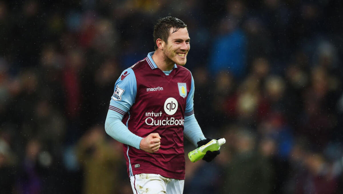 Ag. Veretout: "La Fiorentina deve acquistarlo a titolo definitivo, l'Aston Villa non lo cede in prestito" - BIRMINGHAM, ENGLAND - JANUARY 12:  Jordan Veretout of Aston Villa celebrates victory the Barclays Premier League match between Aston Villa and Crystal Palace at Villa Park on January 12, 2016 in Birmingham, England.  (Photo by Shaun Botterill/Getty I