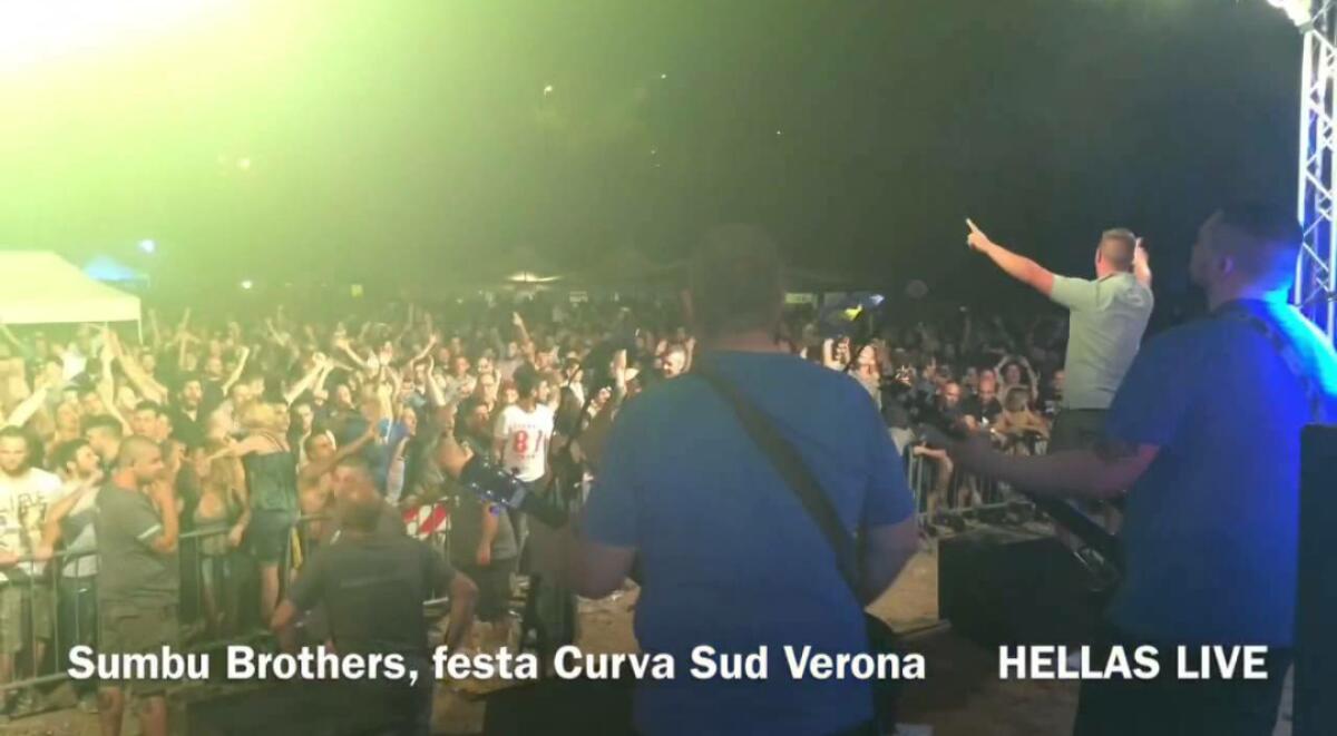 Vergogna a Verona, la festa della Curva Sud è una cerimonia a favore di Hitler e del nazismo - 