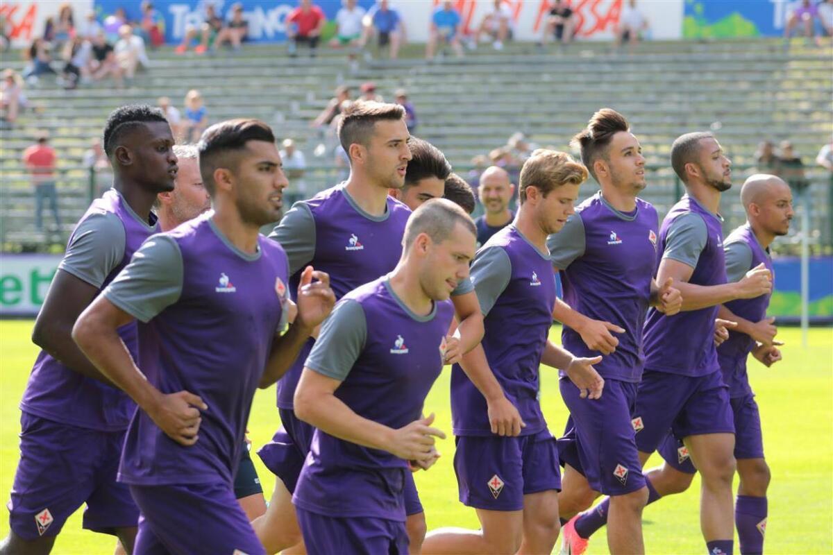 Repubblica, sono sette gli eroi tifosi viola che hanno accolto la Fiorentina in albergo a Moena - 