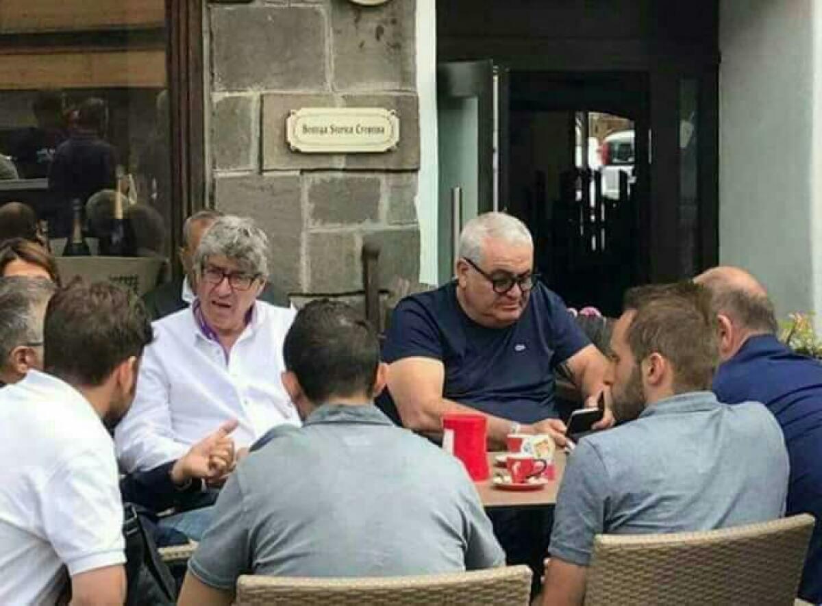 Corvino e Cognigni in ritiro, scelta di non rilasciare dichiarazioni ufficiali. Solo caffè con i giornalisti al bar - 