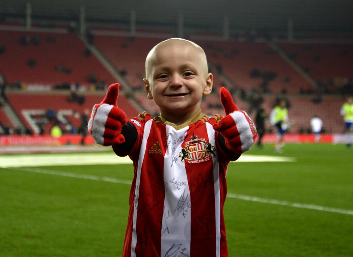 Bradley non ce l'ha fatta, il piccolo grande fan di Defoe ha perso la sua battaglia contro il neuroblastoma... - 