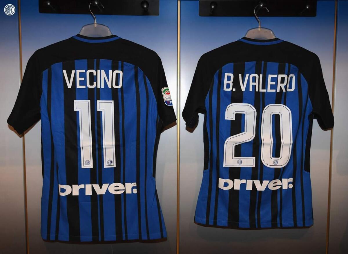 Vecino e Borja, i due ex con il viola addosso. E sui parastinchi di Borja Valero il segno dell'amore verso la Fiorentina - 