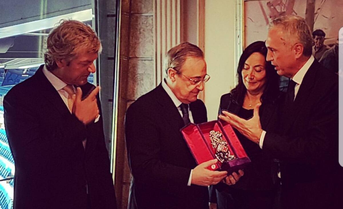 Fiorentina e Real Madrid a pranzo insieme. Antognoni e Mencucci consegnano un dono a Florentino Perez - Il post su Instagram della Fiorentina