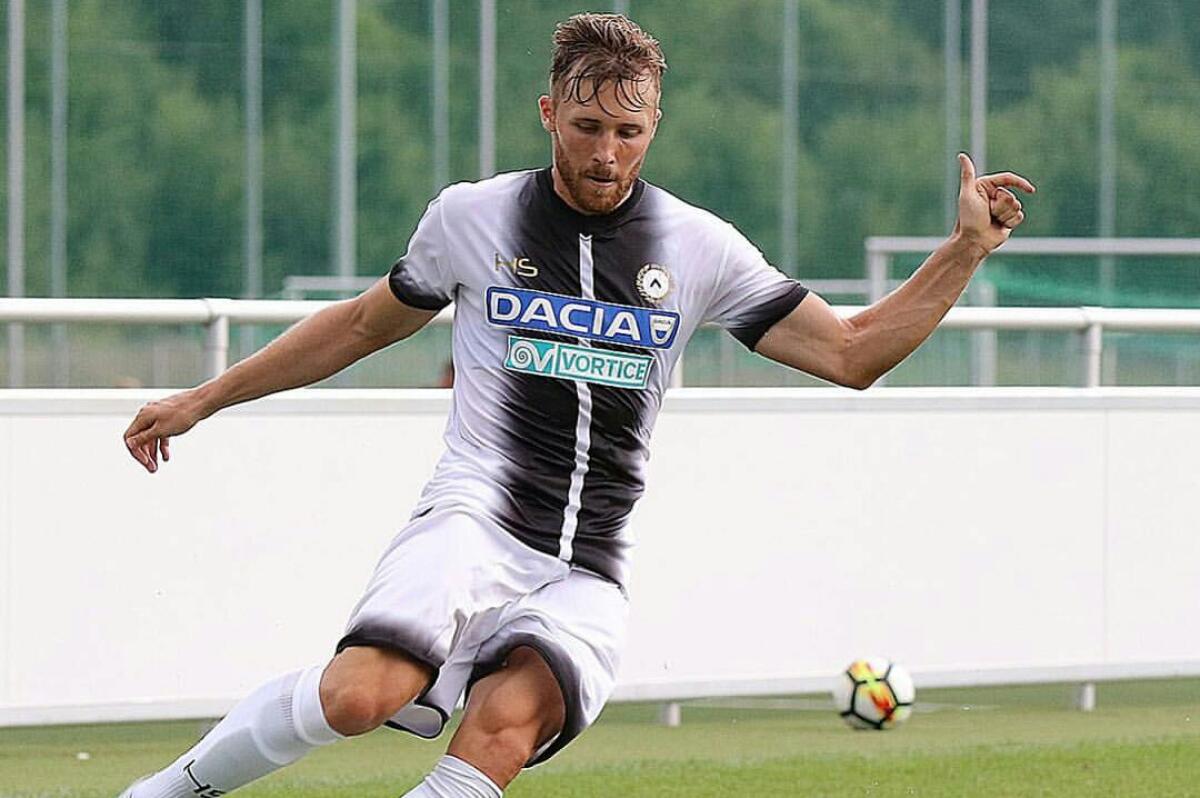 Nazione: niente terzino destro? La Fiorentina smentisce Widmer, Corvino a Milano solo per cessioni... - 